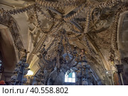 Candelabrum from human skulls and bones in the Ossuary at Sedlec near Kutna Hora, Czech Republic (2016 год). Редакционное фото, фотограф Анна Кривицкая / Фотобанк Лори