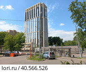 Жилой комплекс посольства Республики Беларусь в Российской Федерации. Двадцатиодноэтажный двухподъездный монолитный жилой дом. Погонный проезд 7б. Район Богородское. Город Москва (2023 год). Редакционное фото, фотограф lana1501 / Фотобанк Лори