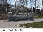 Памятник "Собачья упряжка" в селе Эссо. Камчатка (2023 год). Редакционное фото, фотограф syngach / Фотобанк Лори