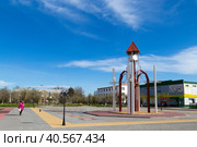 Россия, Калмыкия: 04.20.2019. Центральная площадь села Приютное и здание сельской администрации. Редакционное фото, фотограф Ольга Шуклина / Фотобанк Лори