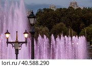 Light and music fountain on a summer evening. Natural Museum-reserve "Tsaritsyno". Colorful fountain in Tsaritsyno Park at night. (2023 год). Редакционное фото, фотограф Photojuli / Фотобанк Лори