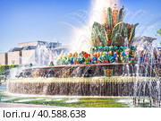 Фонтан Каменный цветок и струи воды, ВДНХ, Москва (2023 год). Стоковое фото, фотограф Baturina Yuliya / Фотобанк Лори