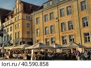 Estonia, Tallinn, 11,10,2014 Cafе in Tallinn's Town Hall Square. Редакционное фото, фотограф Анна Кривицкая / Фотобанк Лори