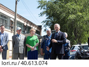 Директор Балашихинского 345 механического завода Рустам Мухтарович Гатауллин на открытии новой проходной завода (2023 год). Редакционное фото, фотограф Дмитрий Неумоин / Фотобанк Лори