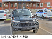 Автомобиль NIVA Trevel на стоянке РЭО ОГИБДД УМВД России по ГО Подольск (2023 год). Редакционное фото, фотограф Владимир Литвинов / Фотобанк Лори