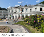 Доходный дом Е.П. Ярошенко, 1860 — 1880 годы., палаты стольника Е. И. Бутурлина. 1660 год на Хитровской площади в Москве (2023 год). Редакционное фото, фотограф Овчинникова Ирина / Фотобанк Лори