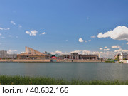 Озеро Нижний Кабан и улица Татарстан. Казань, Россия (2023 год). Стоковое фото, фотограф Вадим Хомяков / Фотобанк Лори