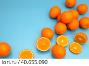 Апельсины на голубом фоне. Стоковое фото, фотограф Татьяна Бакуменко / Фотобанк Лори