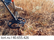 Man with metal detector equipment searching for metal goods in the field. Стоковое фото, фотограф Сергей Толмачёв / Фотобанк Лори