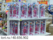 Dolls in the package on the supermarket shelf (2014 год). Редакционное фото, фотограф Анна Кривицкая / Фотобанк Лори