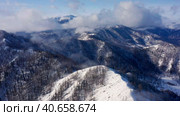 Горный Алтай зимой: Катунский хребет. Вид с воздуха. Altai mountains in winter: Katunsky ridge. Aerial view. Стоковое видео, видеограф Евгений Романов / Фотобанк Лори