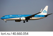 KLM airliner landing in El Prat Airport in Barcelona (2020 год). Редакционное фото, фотограф Яков Филимонов / Фотобанк Лори