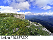 Скалы Нагой-Кош на плато Лаго-Наки, Адыгея. Стоковое фото, фотограф Оглоблин Андрей Николаевич / Фотобанк Лори