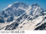Горы Семерка и Накра-тау. Вид с Эльбруса. Кабардино-Балкария, Россия (2023 год). Редакционное фото, фотограф Виктор Карасев / Фотобанк Лори