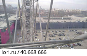 The design of the damn wheel on top in the amusement park. Стоковое видео, видеограф Variyy / Фотобанк Лори