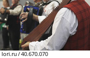 Performance of men in folk clothes on folk instruments. Стоковое видео, видеограф Константин Шишкин / Фотобанк Лори