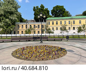 Москва, Хитровская площадь, дом 3. Усадьба Лопухиных -Кирьяковых (2023 год). Стоковое фото, фотограф Овчинникова Ирина / Фотобанк Лори