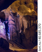 Stalactites and stalagmites in Luray Caverns, Virginia, USA (2016 год). Стоковое фото, фотограф Анна Кривицкая / Фотобанк Лори