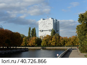 Недостроенное здание Дома Советов в городе Калининграде (2022 год). Редакционное фото, фотограф Free Wind / Фотобанк Лори