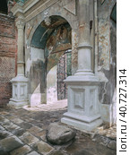 Крутицкое подворье. Ворота в крепостной стене. The gate in the fortress wall. (2023 год). Редакционное фото, фотограф Сергей Никифоров-Гордеев / Фотобанк Лори