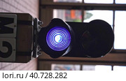 railway semaphore. the blue signal of the semaphore. Стоковое видео, видеограф Андрей Знаменский / Фотобанк Лори