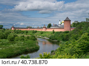 View of the Spaso-Evfimiev Monastery (a monastery of the Vladimir Diocese of the Russian Orthodox Church) on the bank of the Kamenka River on a sunny summer day, Suzdal, Vladimir region, Russia. Стоковое фото, фотограф Ula Ulachka / Фотобанк Лори