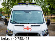 Автомобиль скорой медицинской помощи. Стоковое фото, фотограф Илья Старков / Фотобанк Лори