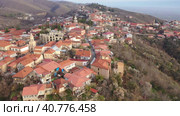 Aerial view of the small tourist town of Sighnaghi, located on a high hill in the center of the Alazani Valley, Georgia. Стоковое видео, видеограф Яков Филимонов / Фотобанк Лори