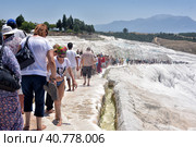 19,07,2015 Turkey, Denizli, tourists in Pamukkale. Редакционное фото, фотограф Анна Кривицкая / Фотобанк Лори
