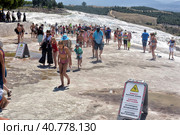 19,07,2015 Turkey, Denizli, tourists in Pamukkale. Редакционное фото, фотограф Анна Кривицкая / Фотобанк Лори