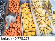Продажа замороженных полуфабрикатов в продуктовом магазине. Стоковое фото, фотограф FotograFF / Фотобанк Лори
