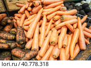 Свежая мытая морковь для продажи в супермаркете. Стоковое фото, фотограф FotograFF / Фотобанк Лори