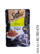 Moscow, Russia - December 18, 2022. Cat food in a Sheba firm pack is isolated on a white background. inscription on the label in Russian. Редакционное фото, фотограф Zakharova Natasha / Фотобанк Лори