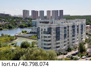 Krasnogorsk, Russia - 24 July. 2021. Panorama of the city with the Moskva river (2000 год). Редакционное фото, фотограф Володина Ольга / Фотобанк Лори
