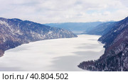Горный Алтай зимой: Телецкое озеро. Вид с воздуха. Altai mountains in winter: Teletskoye lake. Aerial view. Стоковое видео, видеограф Евгений Романов / Фотобанк Лори