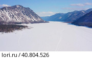 Горный Алтай зимой: Телецкое озеро. Вид с воздуха. Altai mountains in winter: Teletskoye lake. Aerial view. Стоковое видео, видеограф Евгений Романов / Фотобанк Лори