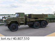 Волгоград, Центральная набережная, Россия. Боевая машина, реактивная система залпового огня 9К55 "Град-1", ракетная техника. (2023 год). Редакционное фото, фотограф Андрей Цыганков / Фотобанк Лори