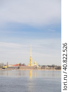 Russia, St. Petersburg, 01,06,2011 View of the Peter and Paul Fortress across the Neva River (2010 год). Редакционное фото, фотограф Анна Кривицкая / Фотобанк Лори