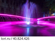 Крым, Евпатория, Фонтан, город, ночь (2018 год). Редакционное фото, фотограф Андрей Макаренко / Фотобанк Лори