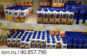 Yogurts on a shelf in a supermarket during the coronavirus epidemic (2020 год). Редакционное фото, фотограф Анна Кривицкая / Фотобанк Лори