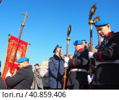 Sremska Mitrovica, Serbia, January 19, 2022. Christian holiday Epiphany. Mass bathing of people in the river. People in full dress with church utensils, litanies, flags and staffs descend the stairs. Редакционное фото, фотограф Юлия Петровская / Фотобанк Лори