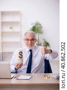 Old boss employee in remuneration concept. Стоковое фото, фотограф Elnur / Фотобанк Лори