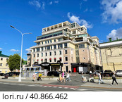 Москва, Страстной бульвар, дом 8А летом. Театральный центр "На Страстном" (2021 год). Редакционное фото, фотограф Овчинникова Ирина / Фотобанк Лори