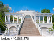 Лестница к мосту через Урал в Оренбурге.Stairs to the bridge across the Urals in Orenburg. (2023 год). Редакционное фото, фотограф Татьяна Шикова / Фотобанк Лори