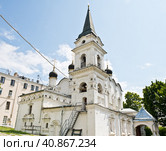 Церковь Владимира равноапостольного в Старых Садех. Лето. Москва. Россия (2023 год). Редакционное фото, фотограф E. O. / Фотобанк Лори