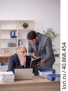 Two male colleagues working in the office. Стоковое фото, фотограф Elnur / Фотобанк Лори