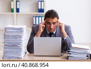 Young male employee unhappy with excessive work. Стоковое фото, фотограф Elnur / Фотобанк Лори