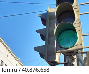 Traffic light on a post near the roadway. Regulated pedestrian crossing. Стоковое фото, фотограф Egor Sarantstv / Фотобанк Лори