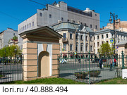 Пилоны ворот Таврического сада. Санкт-Петербург (2023 год). Редакционное фото, фотограф Александр Щепин / Фотобанк Лори