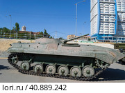 Волгоград, Центральная набережная, Россия. Военная техника, плавающая гусеничная разведывательная машина БРМ-1К в парке Патриот. (2020 год). Редакционное фото, фотограф Андрей Цыганков / Фотобанк Лори